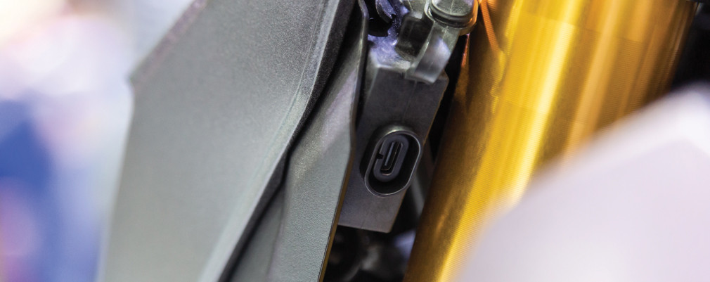 cb300 puerto usb
